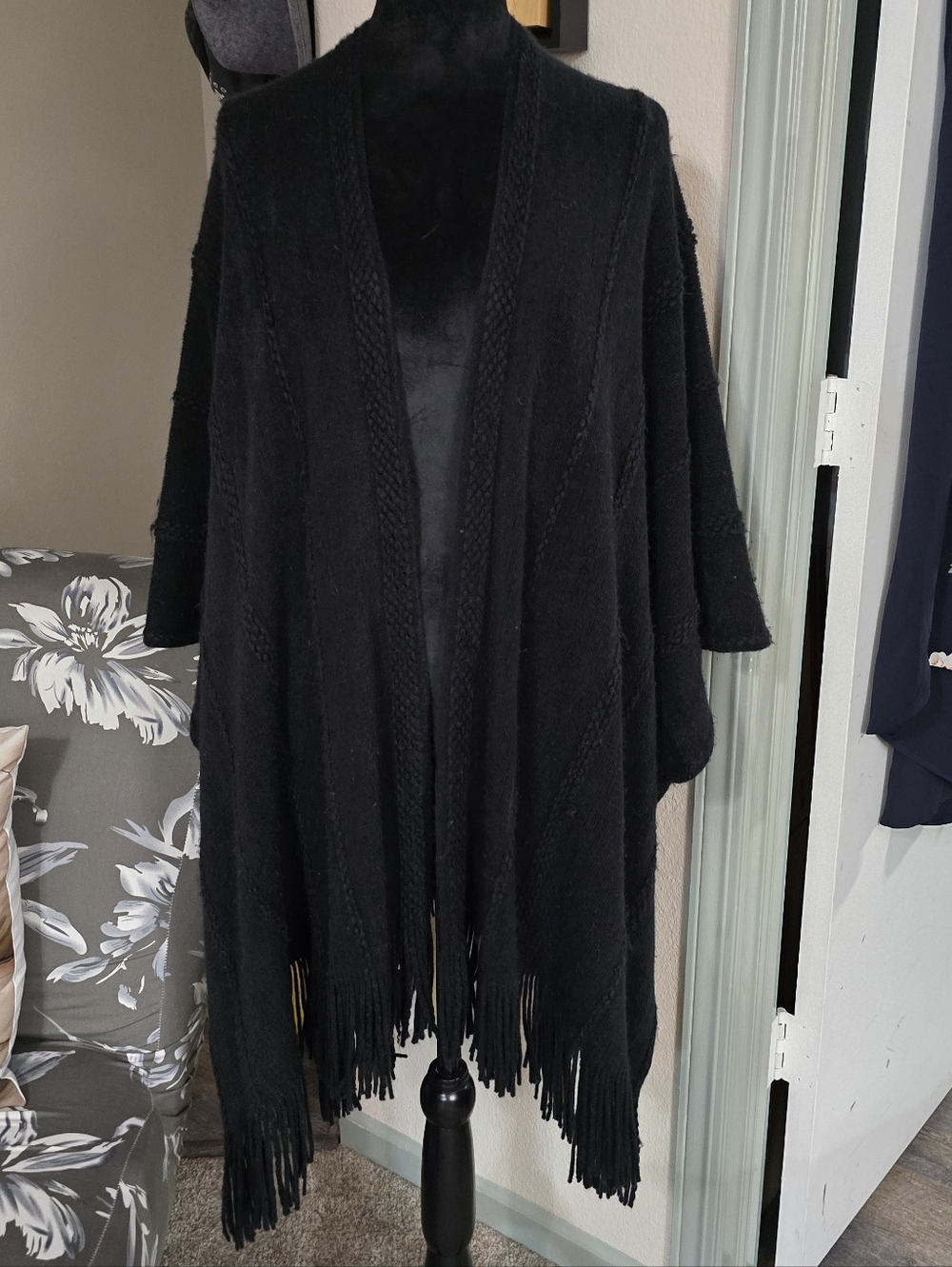Black Women’s Fringe Open-Front Kimono